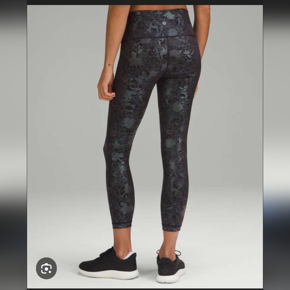 Lululemon Wunder Under HR in Florish Black Iridescent Foil 28" - Picture 2 of 12